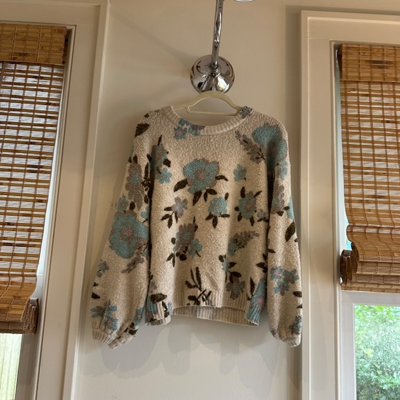 Kimchi Blue Urban Outfitters Floral Sweater M - Picture 3 of 4